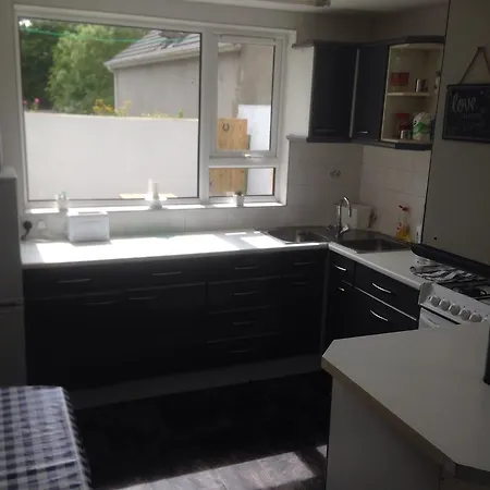 Four Bedroom Holiday 別荘 モビル